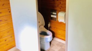 みどりの村キャンプ場の洋式トイレ