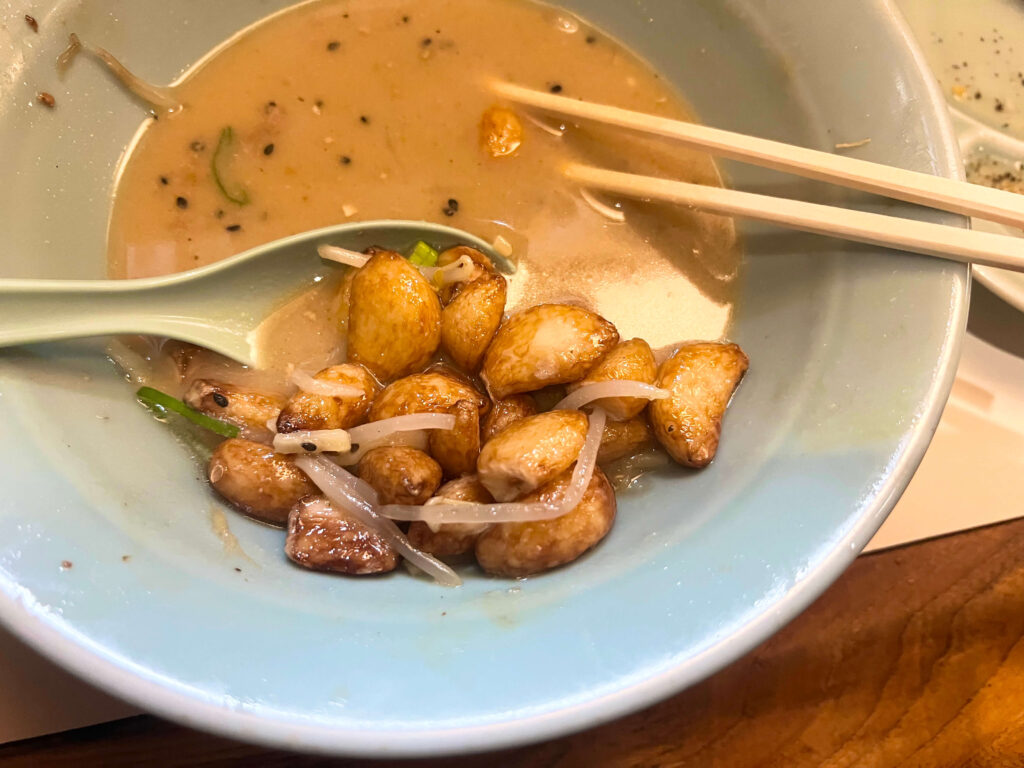 【麺者侍】ニンニクラーメン、最後にニンニクが残る